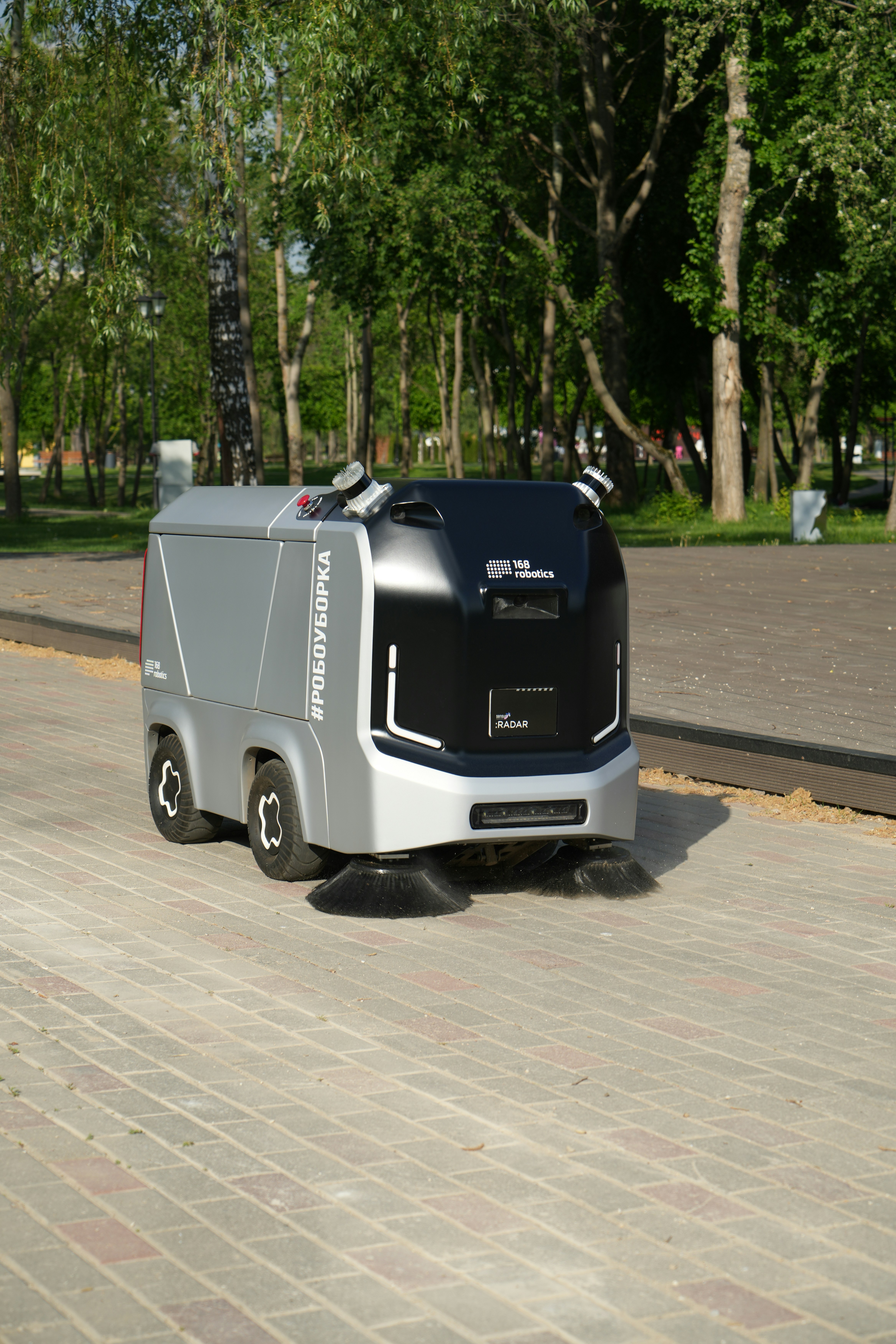 Robot de servicio en terreno coordinado dentro de una operación real.